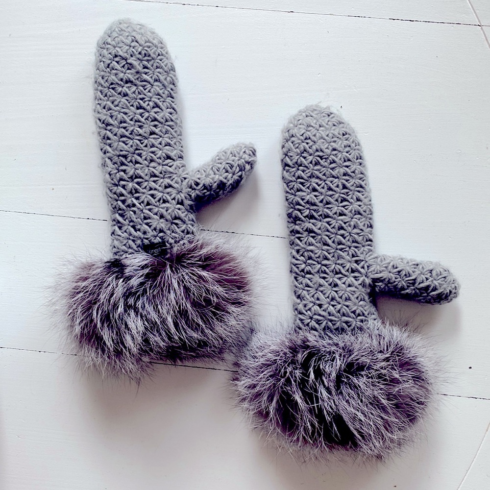 Surell Knit Mittens w/ Fox Fur Trim, One Size, Grey